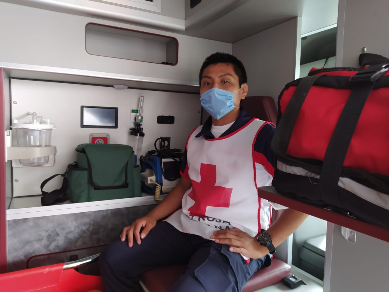 Muerte y estrés: paramédico relata experiencias a un año de la pandemia